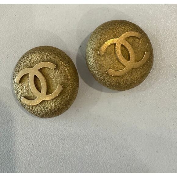 CHANEL Matte Gold Vintage CC Clips*94P date code*24K Gold Plating - Picture 7 of 7